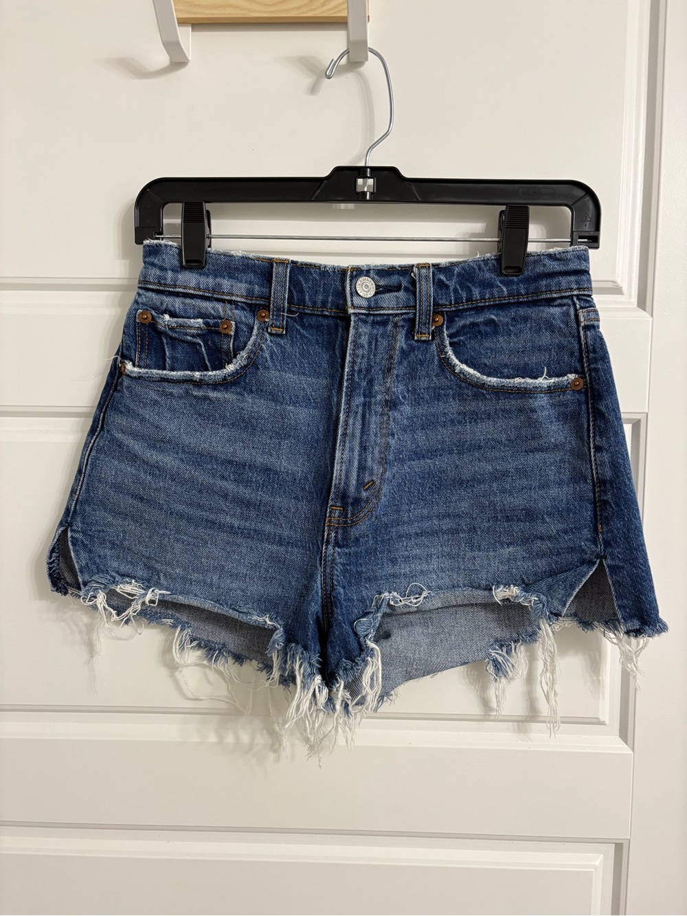 Abercrombie & Fitch The Mom Short High Rise